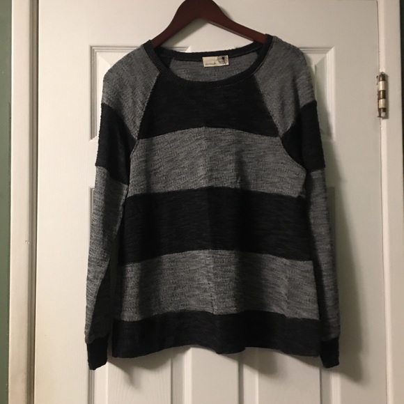 Everleigh Charcoal/ Grey Stripe Sweatshirt NWT Size Medium - Picture 2 of 7